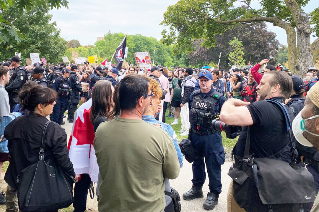 Toronto Police Arrest Six During Duelling Immigration Rallies