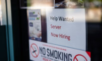 US Weekly Jobless Claims Fall to 1-Month Low After Sharp Decline