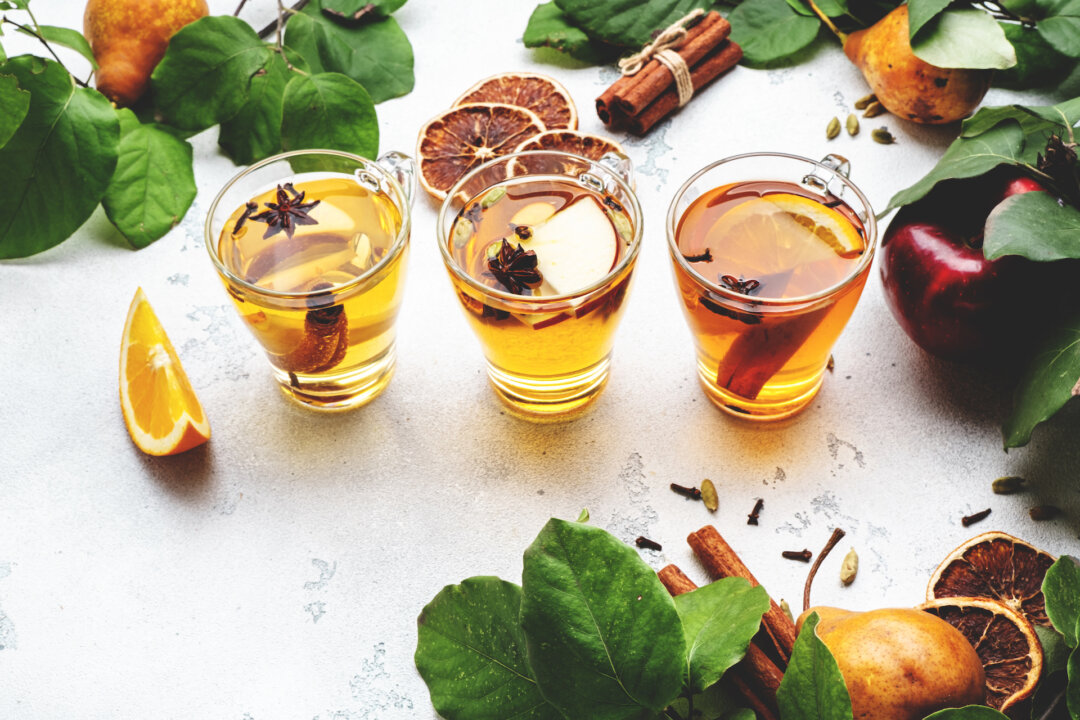 8 Ways to Make Your Home Smell Like Fall All Season Long