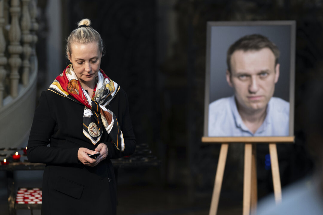 Navalny’s Widow Claims Poisoning Confirmed by Western Labs