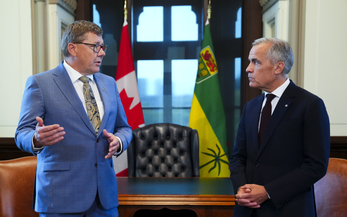Prime Minister Mark Carney meets with Saskatchewan Premier Scott Moe on Parliament Hill in Ottawa on Sept. 16, 2025. (The Canadian Press/Sean Kilpatrick)