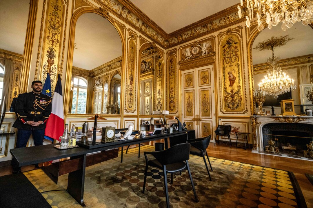French Silverware Keeper, 2 Other Suspects in Élysée Palace Theft to Face Trial