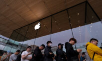 Apple’s iPhone 17 Launch in China Draws Long Lines in Sluggish Economy