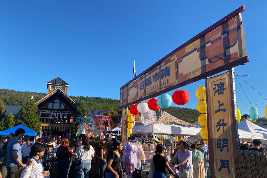 “Massive Turnout at Patriotic Moon Festival Celebrating Heritage and Community!”