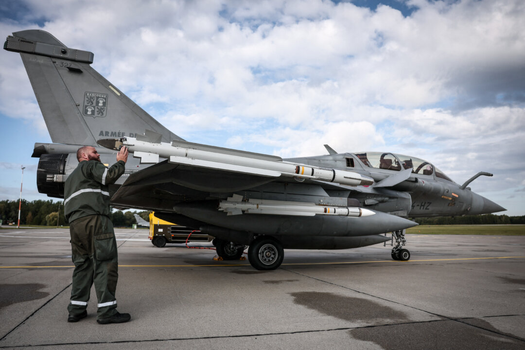 🚨 𝗕𝗲𝗹𝗮𝗿𝘂𝘀 𝗧𝗮𝗸𝗲𝘀 𝗖𝗲𝗻𝘁𝗲𝗿 𝗦𝘁𝗮𝗴𝗲 𝗮𝘀 𝗧𝗲𝗻𝘀𝗶𝗼𝗻𝘀 𝗠𝗼𝘂𝗻𝘁 𝗶𝗻 𝗘𝗮𝘀𝘁�...