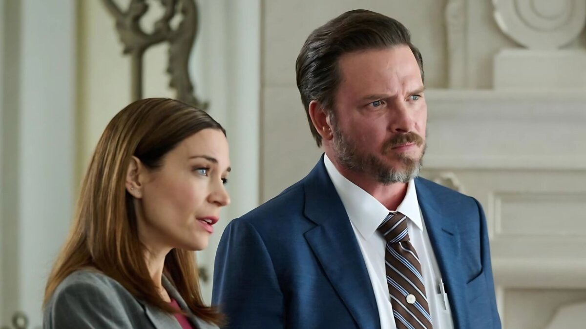 Detective Sergeant Frankie Bateman (Kathleen Munroe) and Detective Sergeant Henry Graff (Aden Young), in “Law & Order Toronto: Criminal Intent.” (CW)