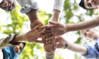 How Do Communities Form? Exploring ‘Social Philosophers’