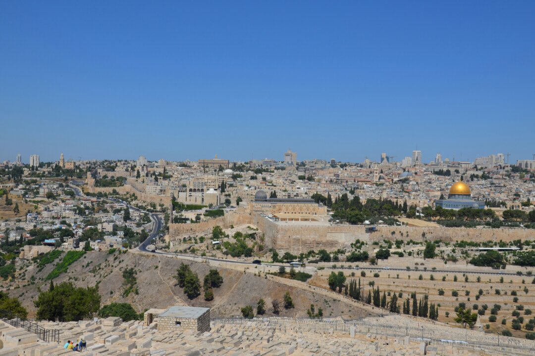 Record-Breaking Jewish Visits Signal Prophetic Shift Amid Global Israel Opposition