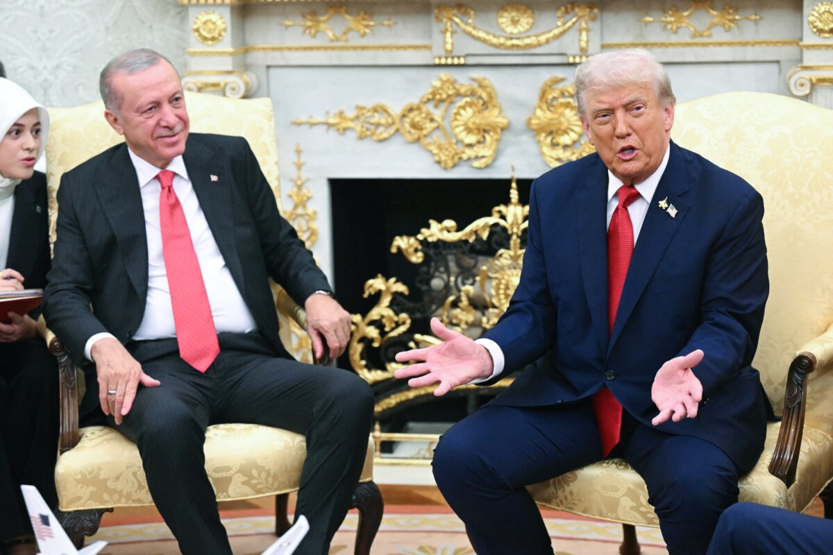 U.S. President Donald Trump meets Turkey's President Recep Tayyip Erdogan in the Oval Office on Sept. 25, 2025. (Saul Loeb/AFP via Getty Images)