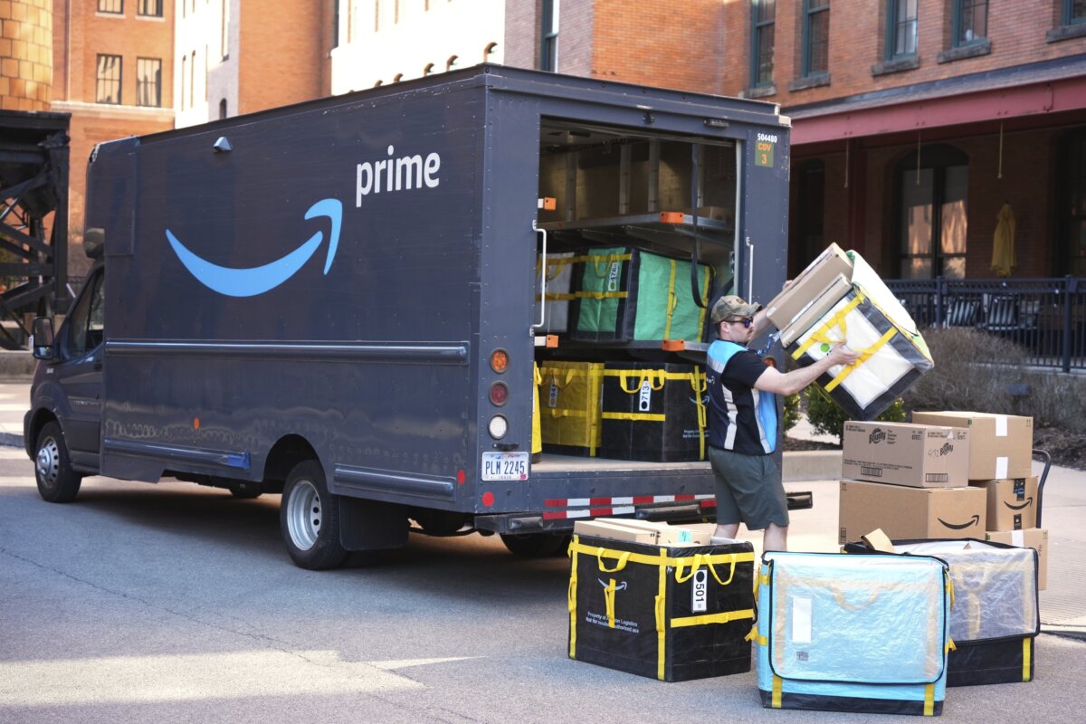 An Amazon Prime driver makes a delivery outside an apartment building in Pittsburgh, Pa., in this file photo. (Gene J. Puskar/AP Photo)