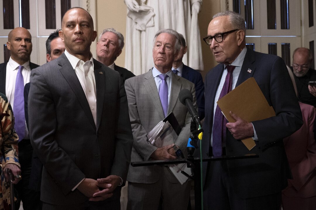 House Democrats Meet Privately on Government Shutdown