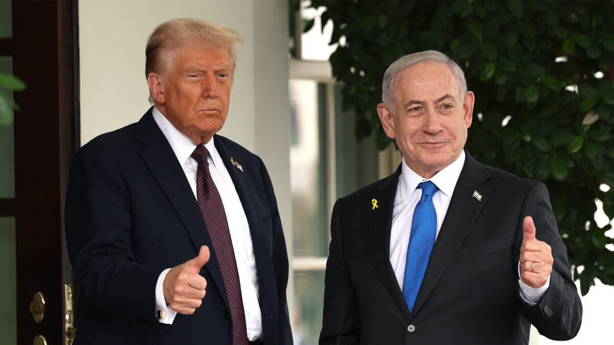 U.S. President Donald Trump greets Israeli Prime Minister Benjamin Netanyahu as he arrives at the White House in Washington on Sept. 29, 2025. (Win McNamee/Getty Images)