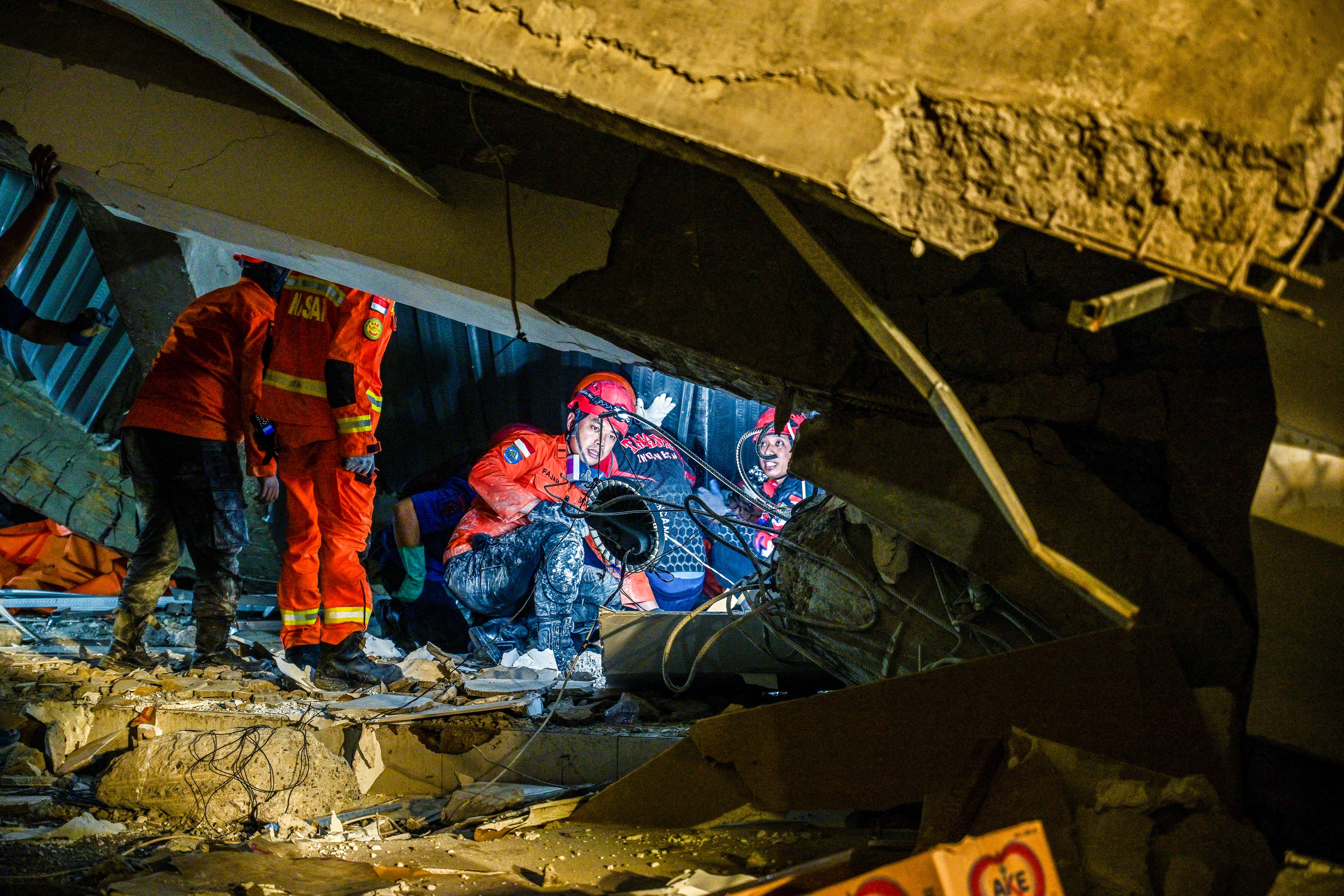 Day in Photos: School Collapse In Indonesia, Netanyahu Meets With Trump, and Driving School Protest