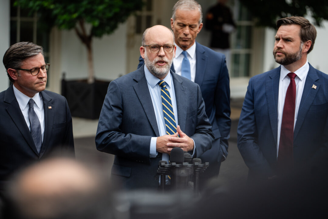 Trump’s Budget Chief Says $5,000 Dividend Proposal Coming After Midterms
