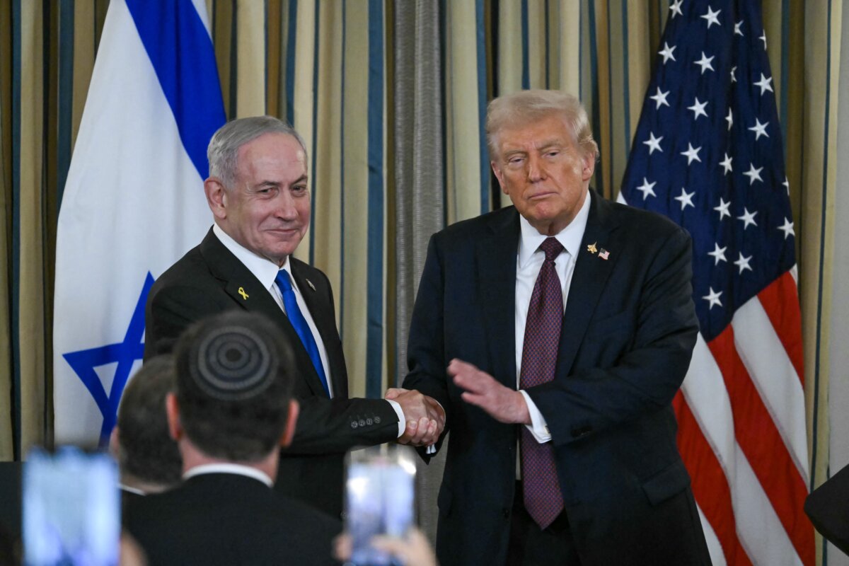 US President Donald Trump (R) and Israeli Prime Minister Benjamin Netanyahu (L) shake hands at the end of a press conference in the State Dining Room of the White House in Washington, on Sept. 29, 2025. (Andrew Caballero-Reynolds/AFP)