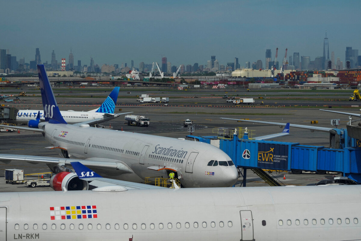 A plane docks on the tarmac after an air traffic control outage, bringing flights to a standstill at Newark Liberty International Airport in Newark, N.J., on May 12, 2025. (Eduardo Munoz/Reuters)
