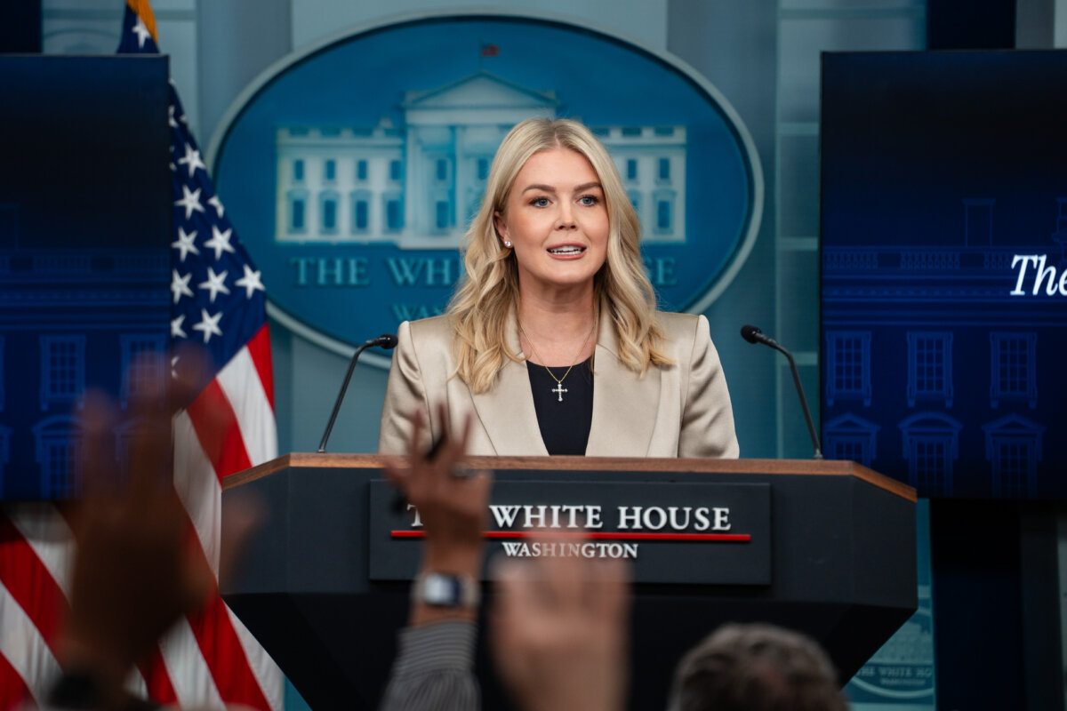White House press secretary Karoline Leavitt speaks to reporters at the White House on Oct. 3, 2025. (Madalina Kilroy/The Epoch Times)