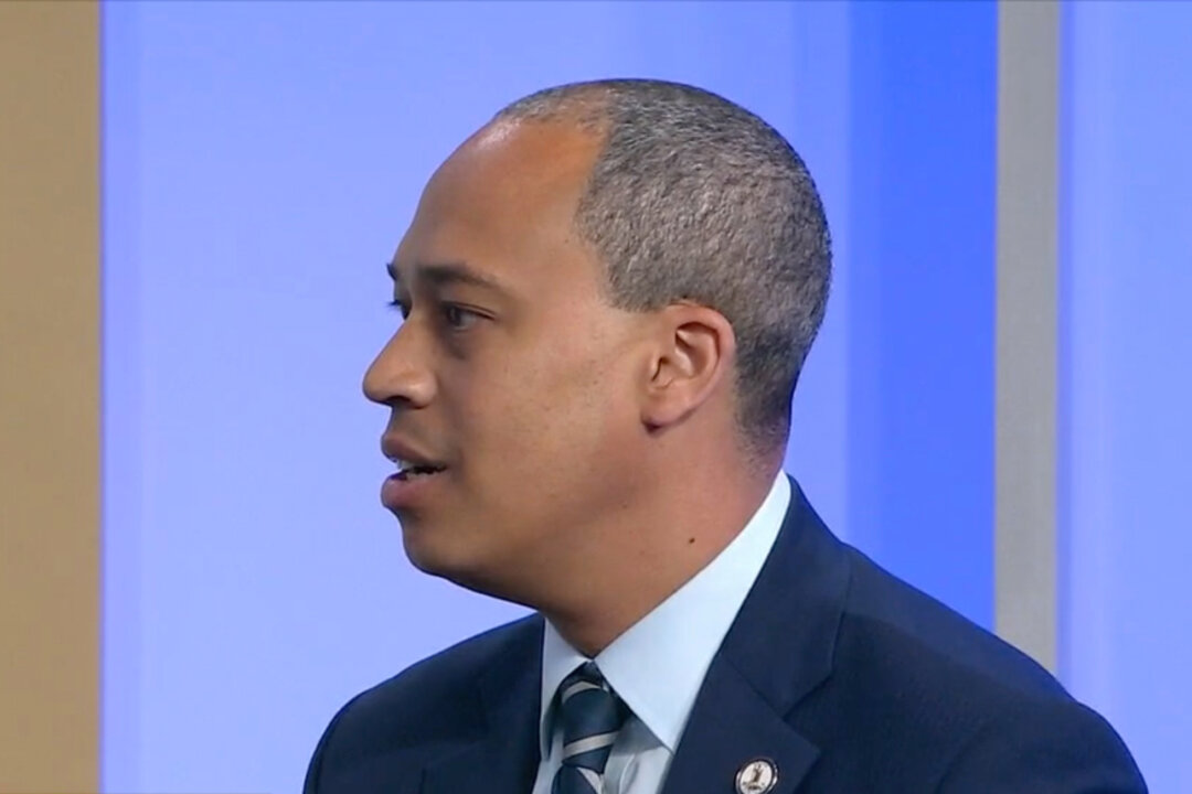 Virginia Democratic AG Candidate Apologizes for 2022 Texts Depicting Political Violence