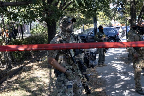 DHS: Armed Woman, Cars Ram ICE Agents in Chicago; Judge Blocks Trump’s Move to Deploy Oregon National Guard