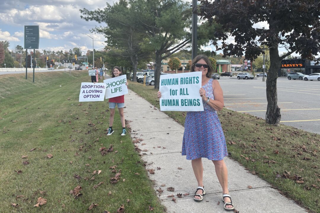 ‘Life Chain’: Thousands Gather Across Canada to Support Annual Pro-Life Event