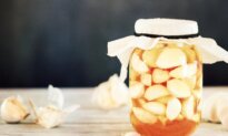 How to Make Gut-Healthy Honey-Fermented Garlic