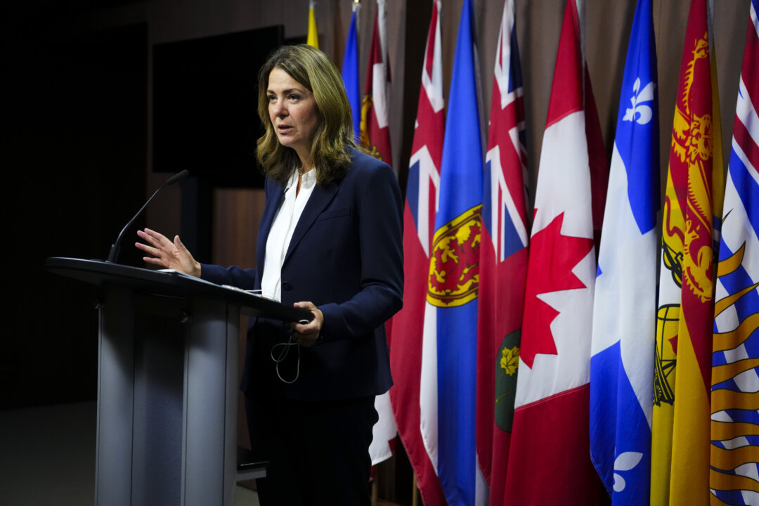 Alberta Premier Plans Back-to-Work Legislation Amid Third-Week Teachers Strike Affecting 750,000 Students