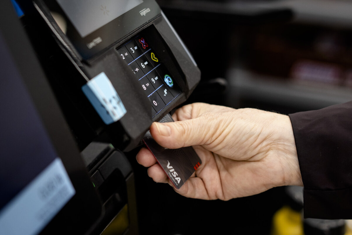A person uses a credit card at a store in Burlington, N.J., on Feb. 5, 2025. (Samira Bouaou/The Epoch Times)