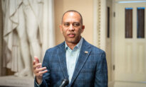 Pardoned Jan. 6 Rioter Charged With Threatening Top Democrat in Congress