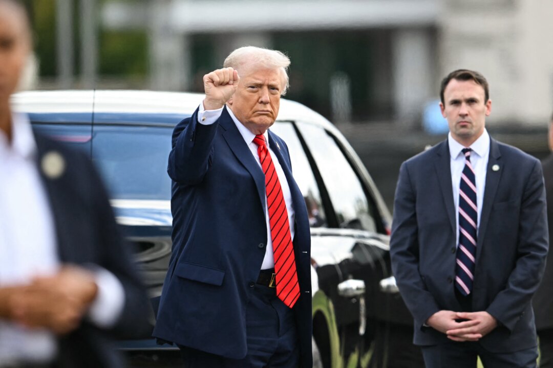 Trump Backs Univision in Clash With Google as GOP Courts Hispanic Voters