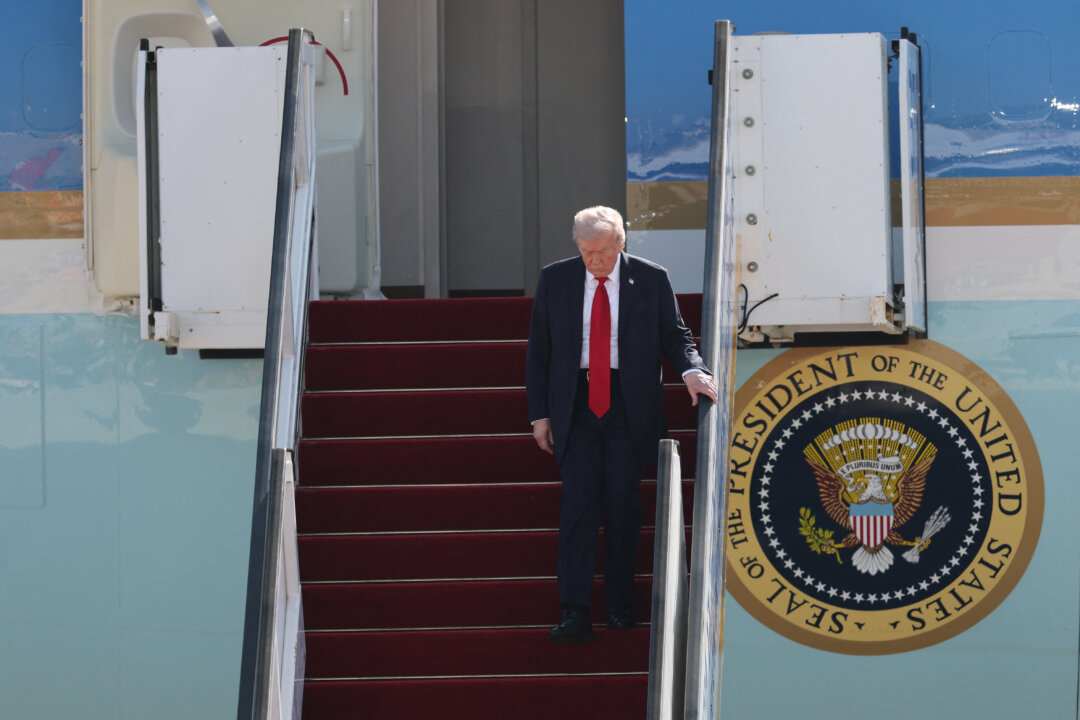 REPLAY: Trump Arrives in Japan After Attending ASEAN Summit