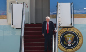 Trump Arrives in Japan After Attending ASEAN Summit