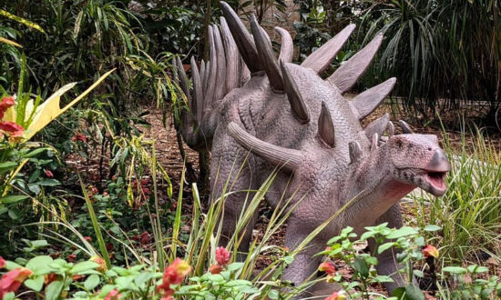 Jurassic Park in LA? Robot Dinosaurs Will Soon Invade This Botanic Garden