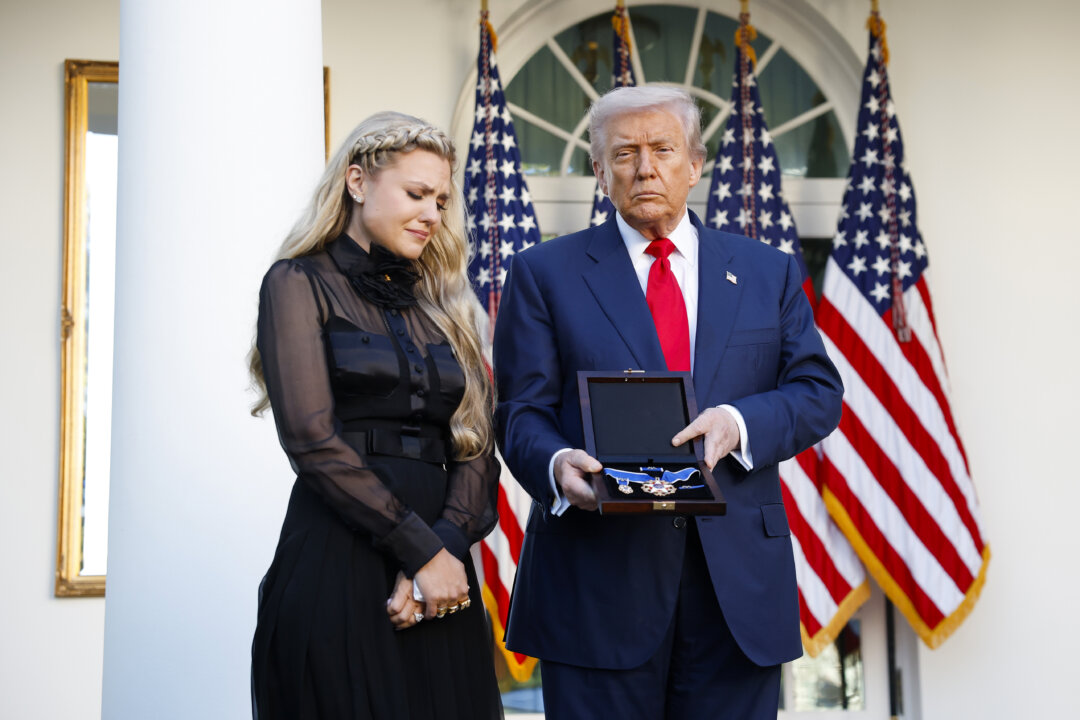 Trump Posthumously Awards Charlie Kirk the Presidential Medal of Freedom