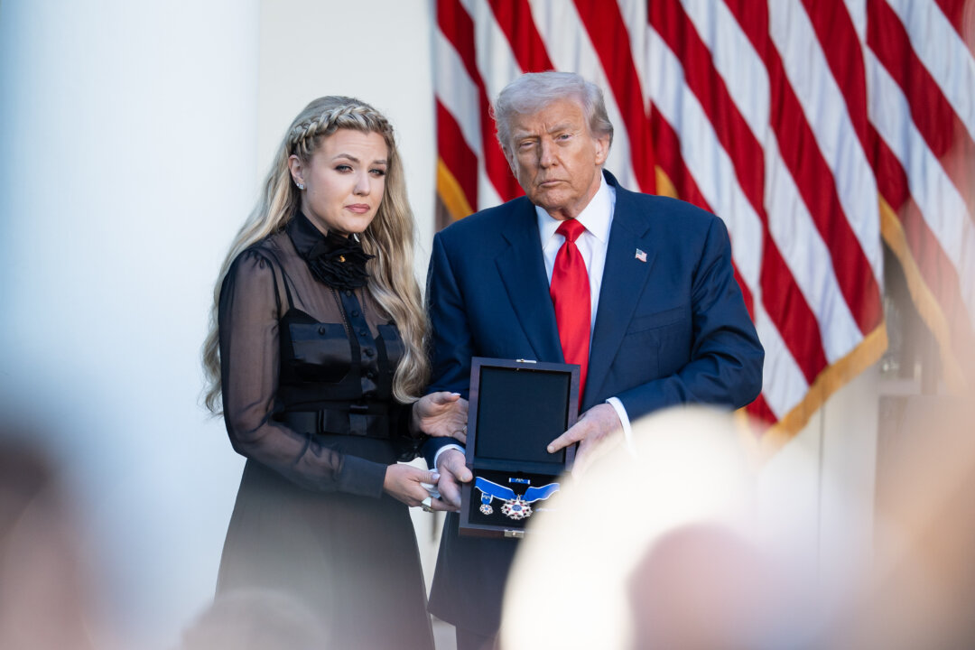 Trump Posthumously Awards Charlie Kirk the Presidential Medal of Freedom