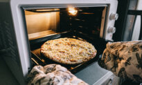 Environmental Nutrition: Take and Bake Pizza