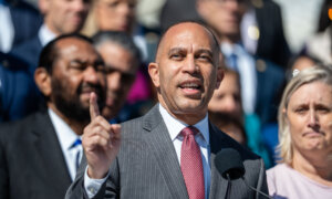 Jeffries and Schumer Hold Joint Press Conference on Government Shutdown