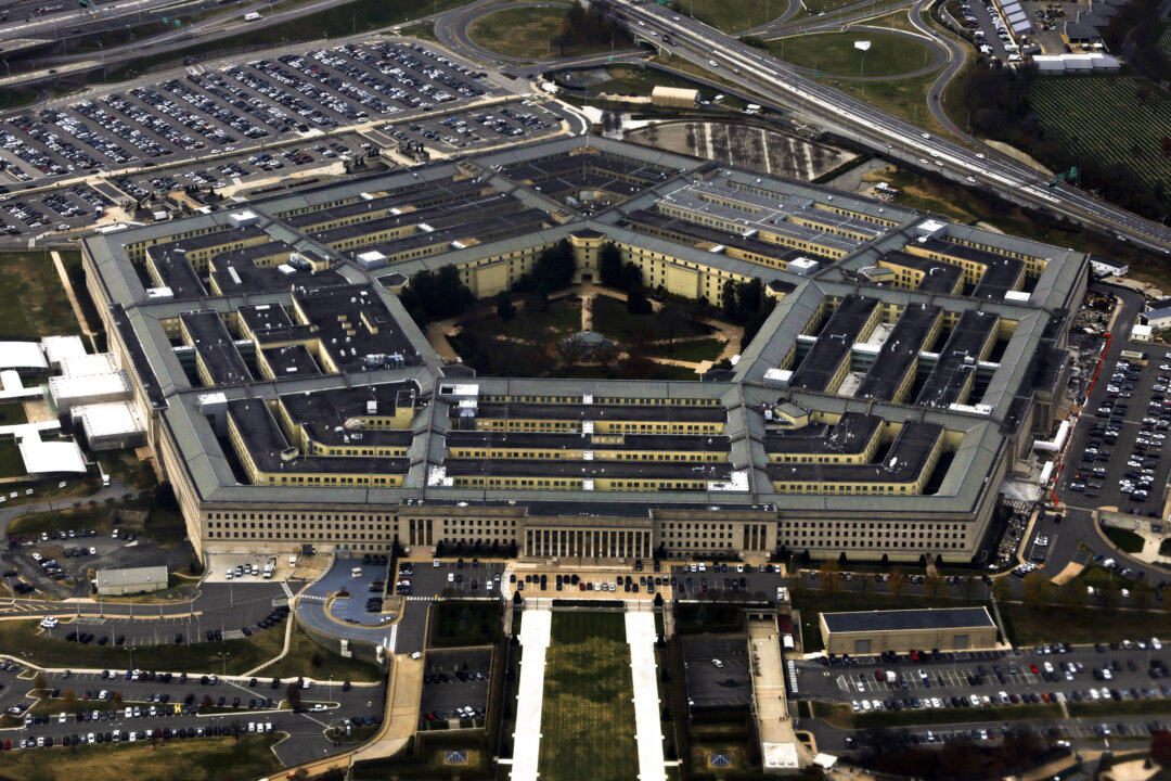 President Issues Memo Directing Pentagon to Pay Troops During Government Shutdown