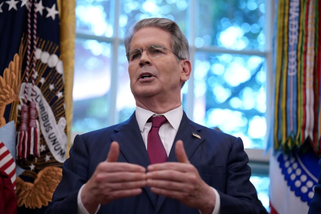 US Expects Japan to Halt Russian Energy Imports, Bessent Says