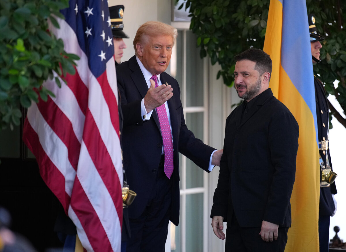 U.S. President Donald Trump (L) greets Ukrainian President Volodymyr Zelenskyy outside the West Wing of the White House, in Washington, on Oct. 17, 2025. (Andrew Harnik/Getty Images)