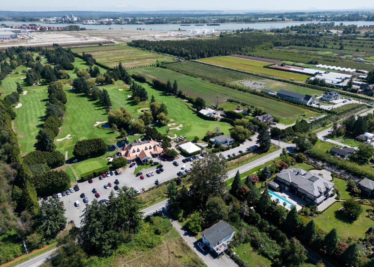 Houses and farmland along No. 6 Road and Country Meadows Golf Course, which fall within the boundaries of a Cowichan Nation aboriginal title claim, in Richmond, B.C., on Aug. 22, 2025. (The Canadian Press/Darryl Dyck)