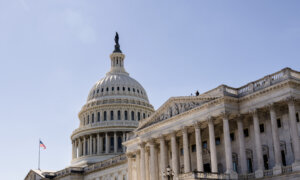 White House Says Shutdown Could Lead to Holiday Travel Meltdown; Illegal Immigrant Charged in Deadly California Crash