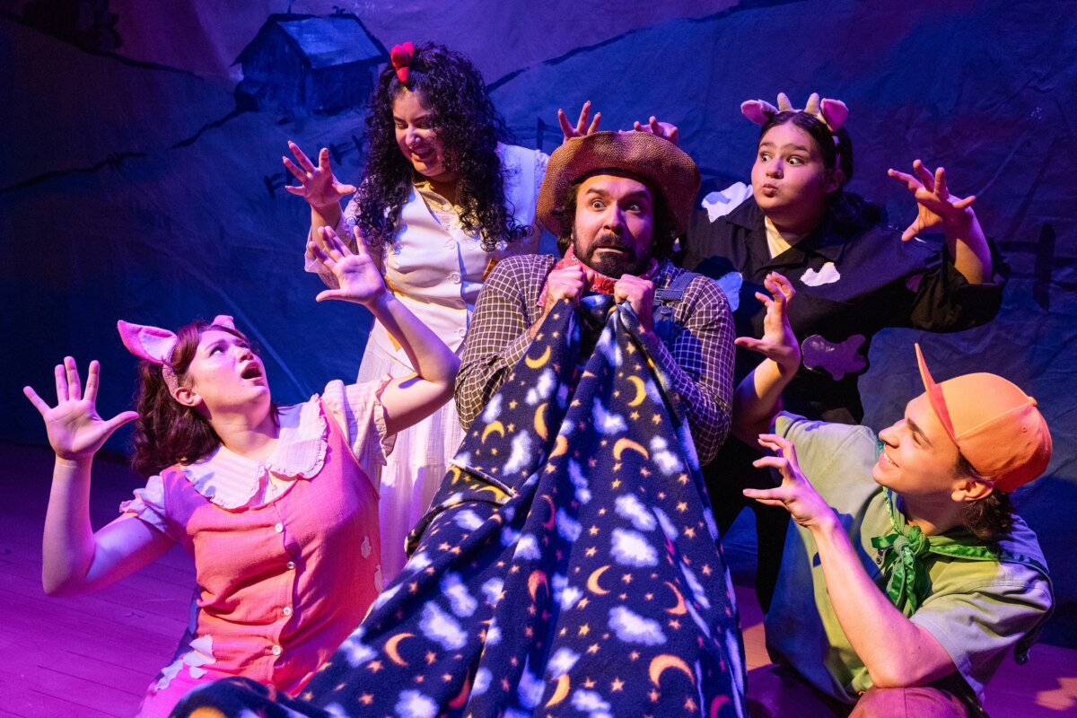 (L–R) Pig (Felicia Niebel), Hen (Laura Quinones), Farmer Brown (Briceno Gertas), Cow (Nikki Prodes), and Duck (Tyler Meyer), in "Click, Clack, Boo! A Tricky Treat." (Josh Bernaski)