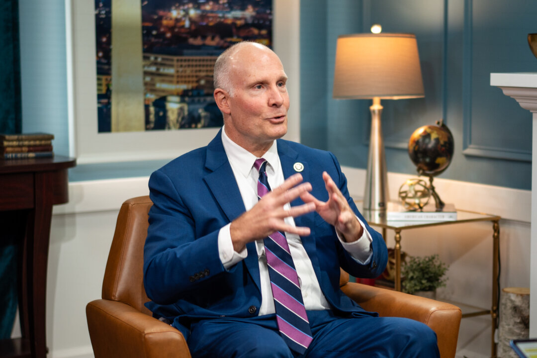 Bipartisan Bill Would Give American Companies First Dibs on Top AI Chips