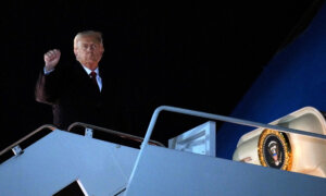 Trump Meets With Qatari Emir, Prime Minister, Talks to Press on Air Force One