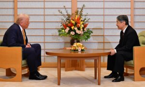 Trump Greeted by Japanese Monarch; US Military Helicopter, Fighter Jet Go Down in South China Sea