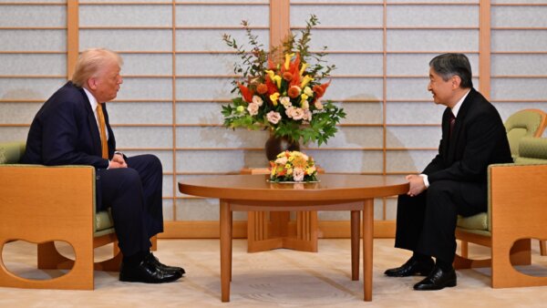 Trump Greeted by Japanese Monarch; US Military Helicopter, Fighter Jet Go Down in South China Sea