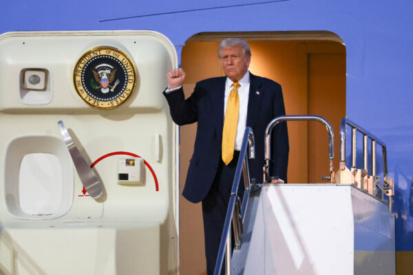 Trump Welcomed by Japanese Monarch on State Visit