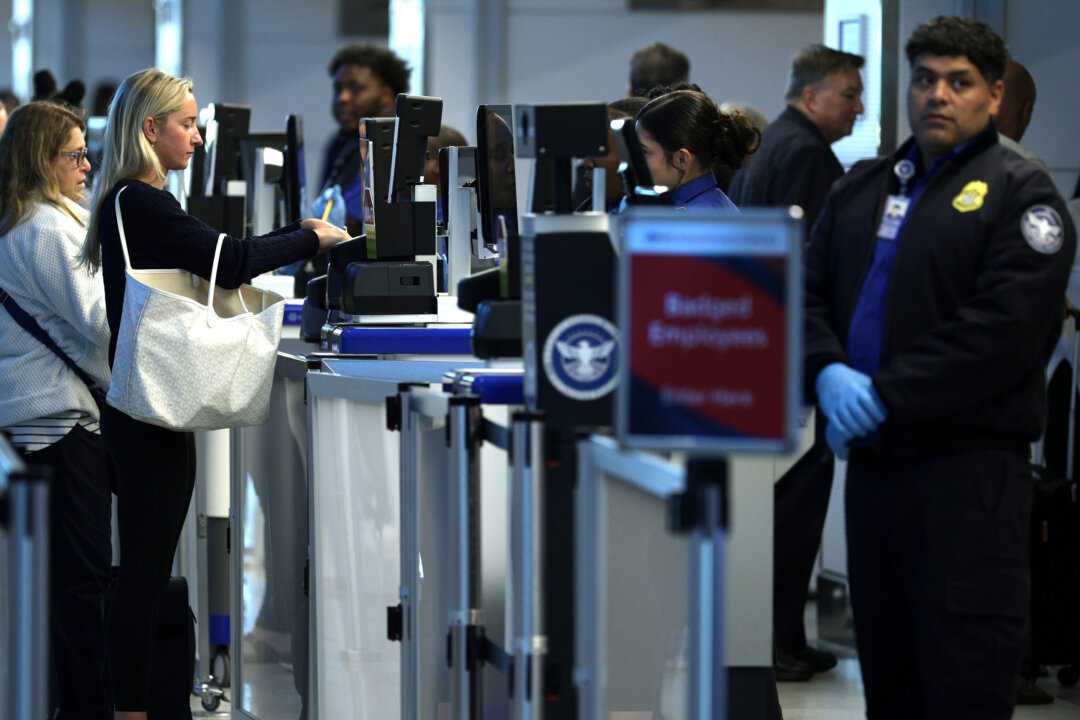 Transportation Secretary Sean Duffy Warns of Nationwide Flight Delays Amid Government Shutdown