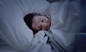 Sleep Before 11 P.M. to Unlock Your Skin’s Golden Repair Hours