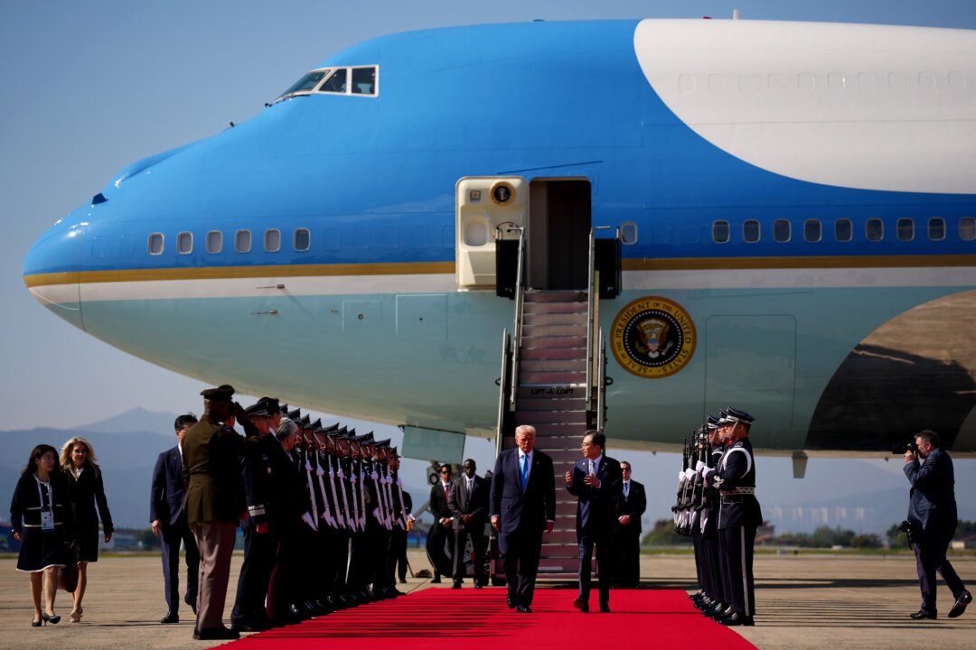 Trump Arrives in South Korea for Summit With Regional Leaders